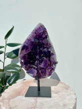 Load image into Gallery viewer, Amethyst Druzy 35
