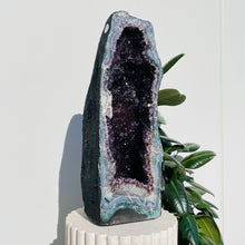 Load image into Gallery viewer, Amethyst Geode | 24.86kg
