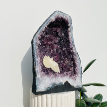 Load image into Gallery viewer, Amethyst Geode | 32.77kg
