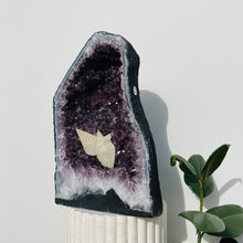 Load image into Gallery viewer, Amethyst Geode | 32.77kg
